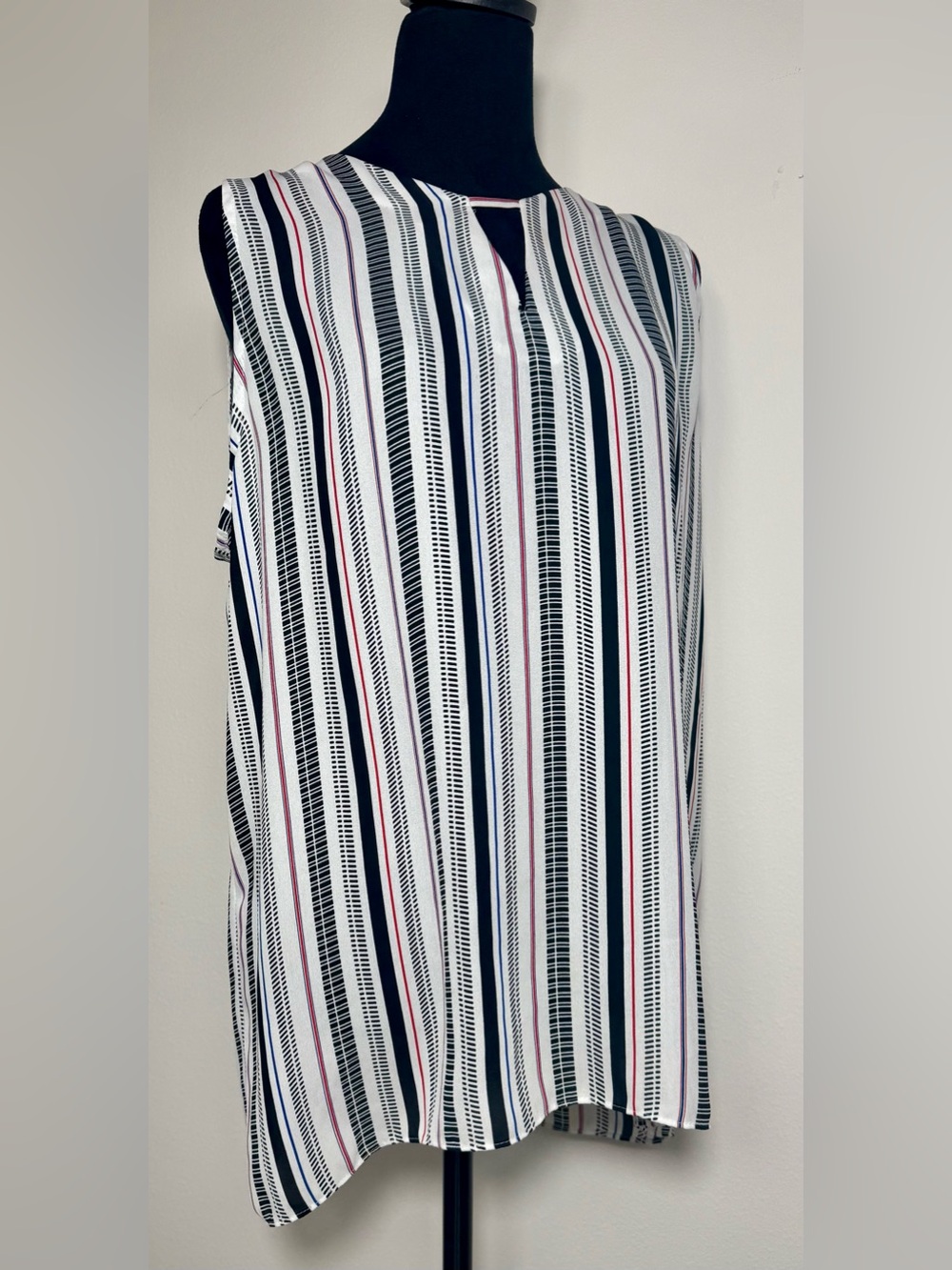 Violet + Claire Striped Keyhole Sleeveless Blouse Top XL